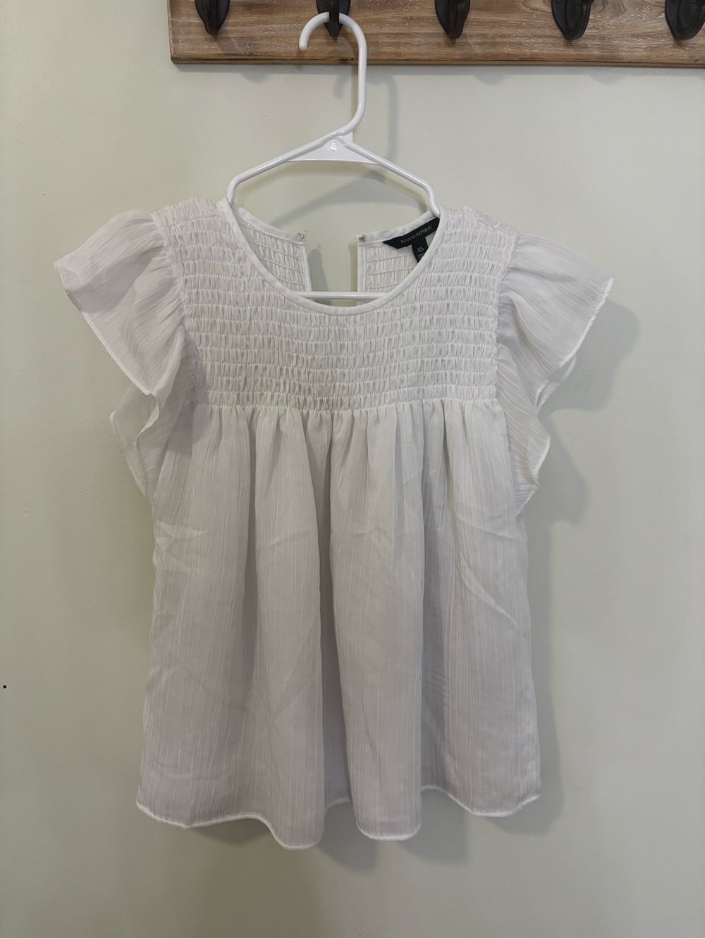 Banana Republic Women’s White Smocked Flutter Sleeve Top